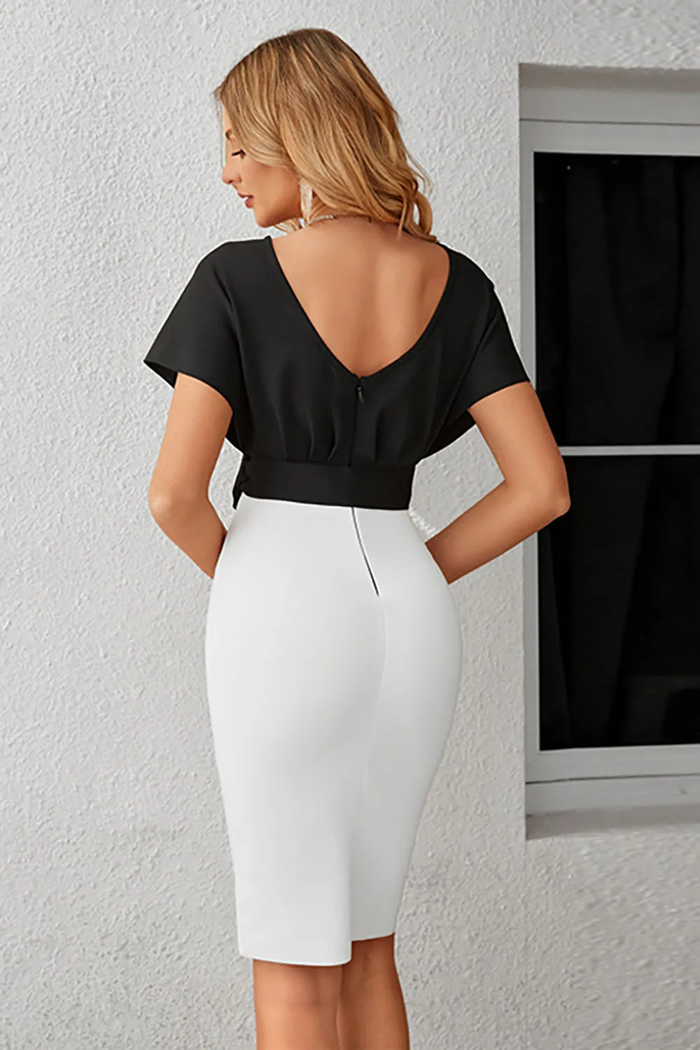 Black and White Bodycon V-Neck Cocktail Dress With Belt