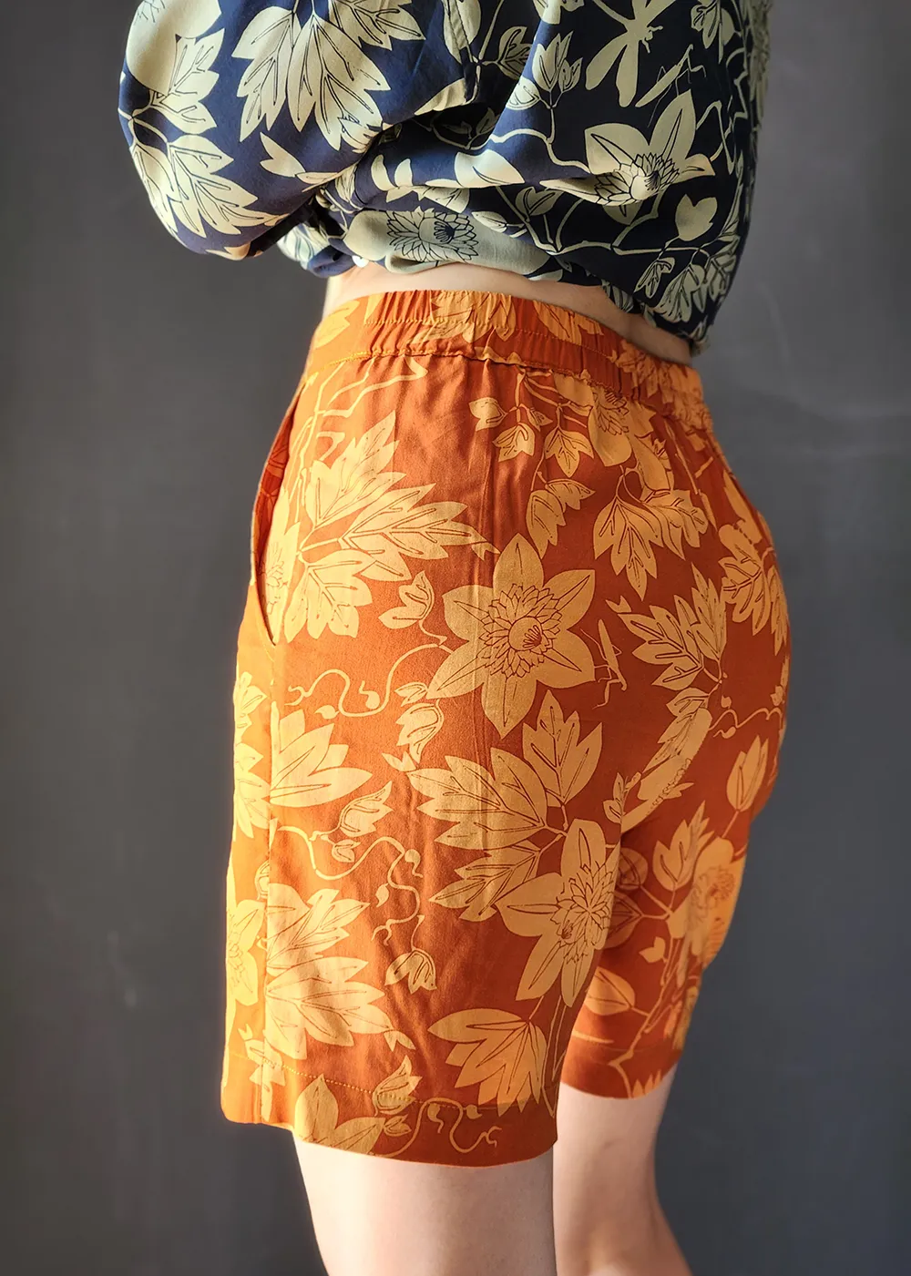 Eco-rayon Passion flower Spice shorts