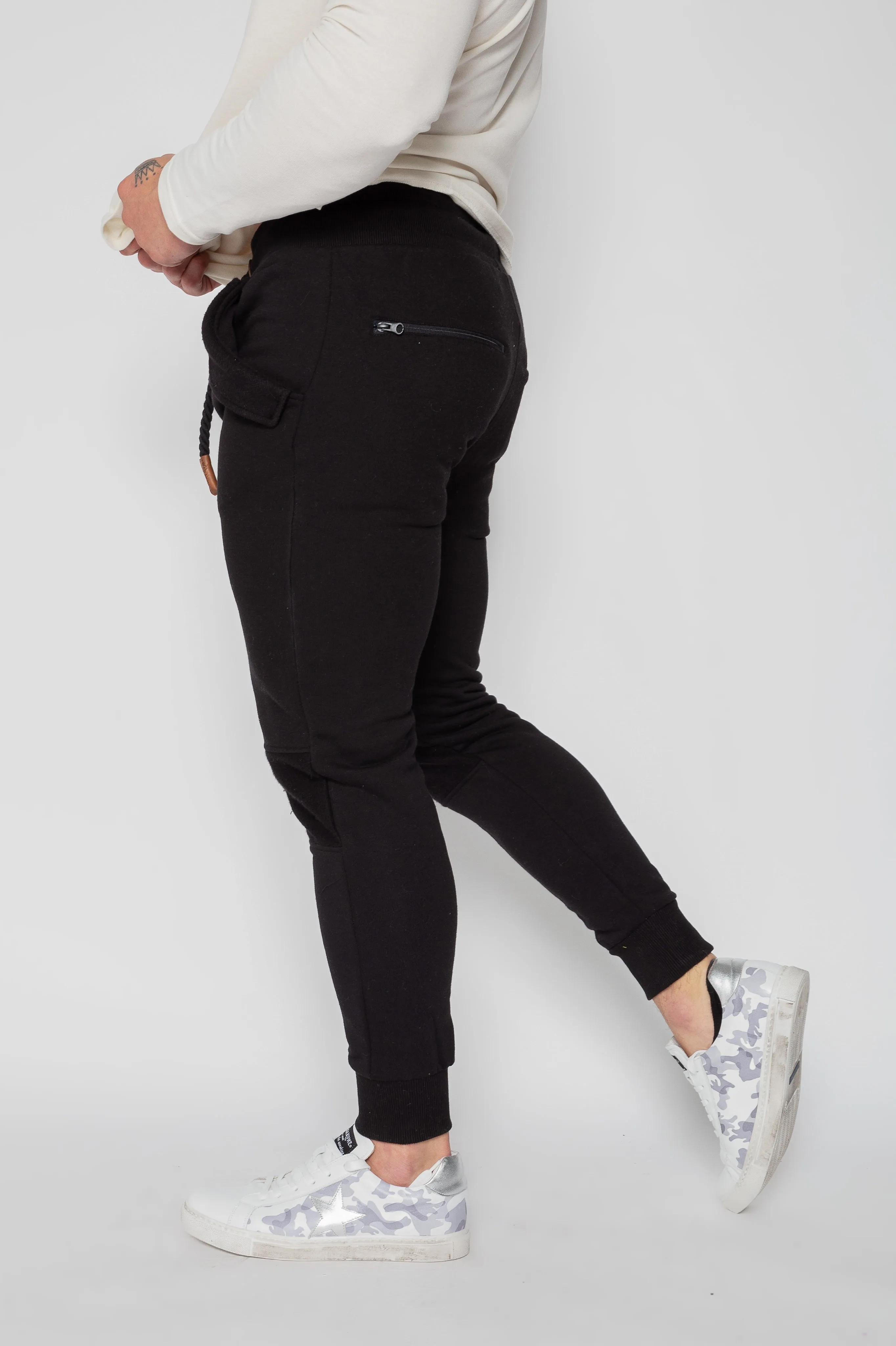 Zebulon Jogger in Black